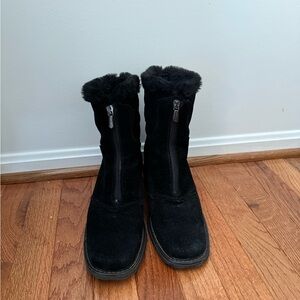 Black Suede Fur-Lined Boots 🖤